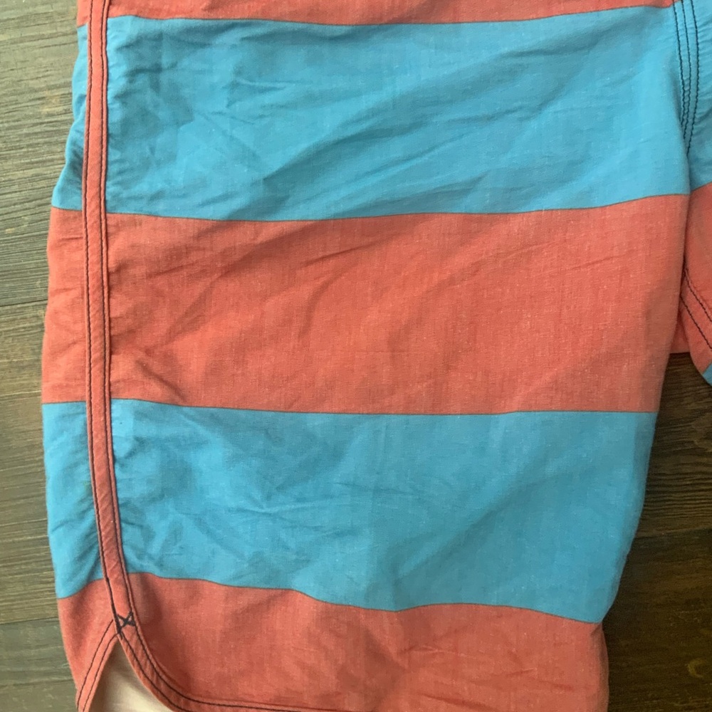 Men's Quiksilver Board Shorts Red And Blue Stripes Checkered Size 30 - Picture 3 of 12